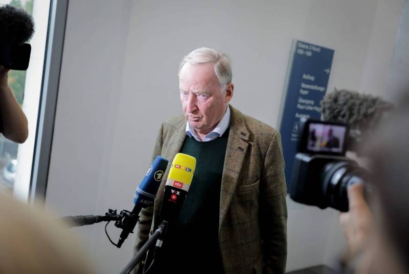 Alexander Gauland, leader du parti d’extrême droite l’AfD (Alternative pour l’Allemagne), s’adresse aux médias en arrivant à une réunion de son groupe parlementaire au Bundestag, le 5 octobre, à Berlin. Kay Nietfeld/DPA/AFP